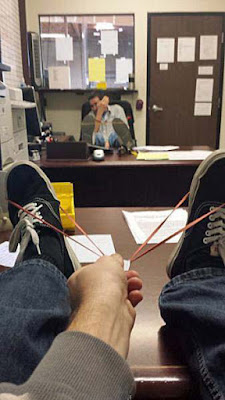 Keine Lust auf Arbeit - Langeweile im Büro Arbeitskollegen