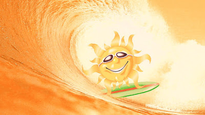 Lächelnde Sonne surft am Strand - lustige Bilder und witzige Texte