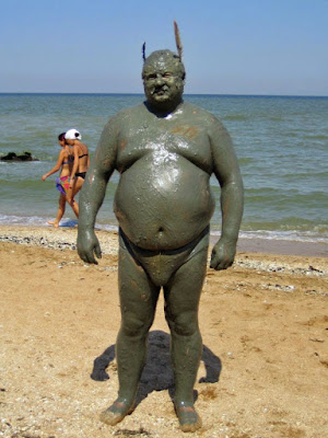 lustige Urlaubsbilder - dicker Mann am Strand witzig