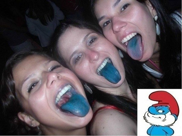 Blaue Zungen durch Lollipop oder war es doch Papa Schlumpf Lach dich schlapp: Lustige Bilder für den Spaßfaktor Lustige Bilder