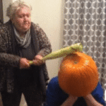 Kein „Happy Halloween!“, keine Bonbons in der Schale. Miese Tipps für ein ruhiges Halloween Lach dich schlapp: Lustige Bilder für den Spaßfaktor | Die Kirche des heiligen Al Bundy 29. Oktober 2024 22