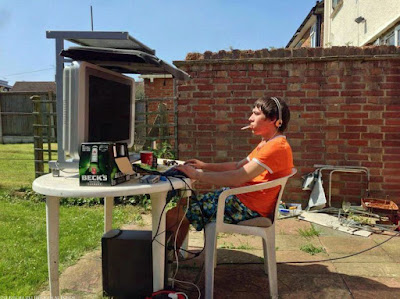 Sommerbilder - Computer im Sommer Garten